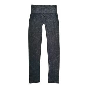 NWT Women's Ultra Flirt Leggings, Black/White, Vintage, Capri, Stretchy